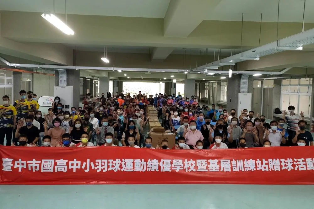 深耕基層羽球發展　台中市羽委會贈新球與訓練用球超過兩千打
