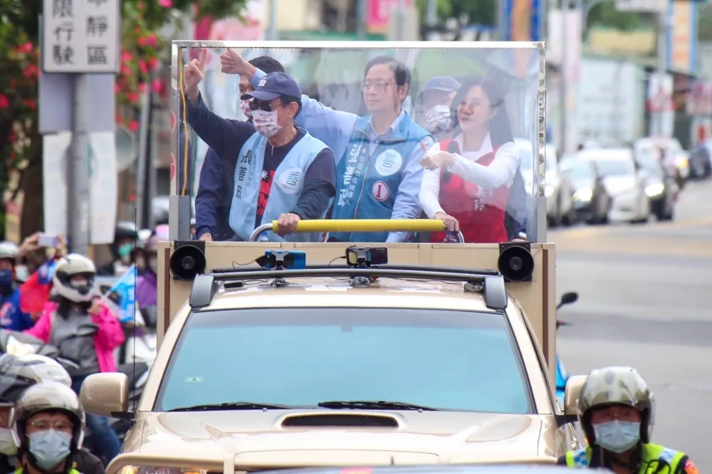 重現府院搭檔！合體馬英九掃街衝票　張善政：讓我更有力量勝選
