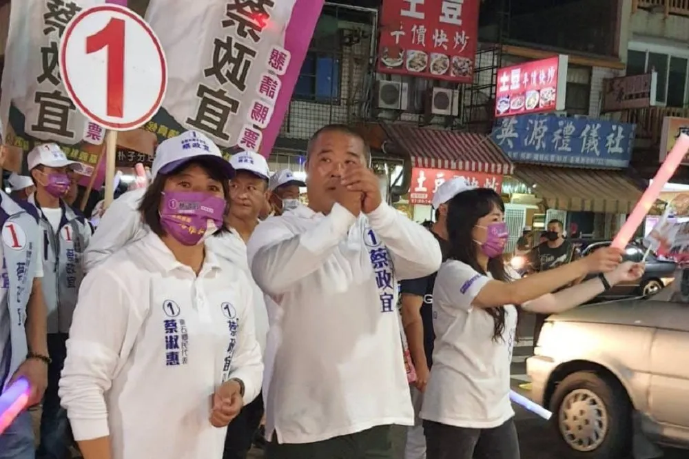 「雨刷」蔡政宜第3高票當選嘉義縣議員　網諷：會不會請他開球？