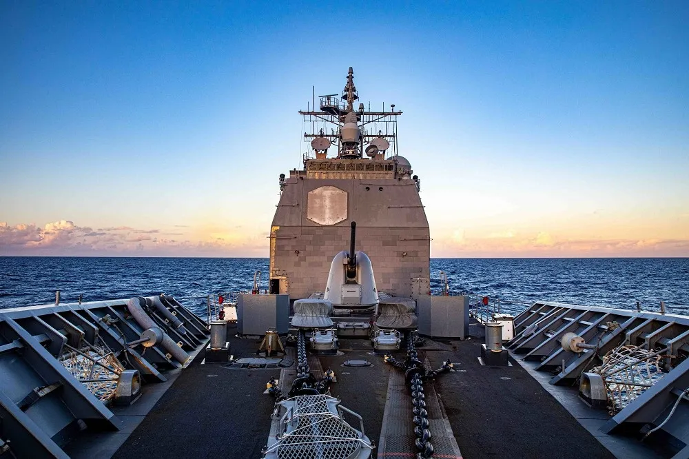 美艦穿越南沙島礁海域行使自由航行權　解放軍跳腳稱「非法」