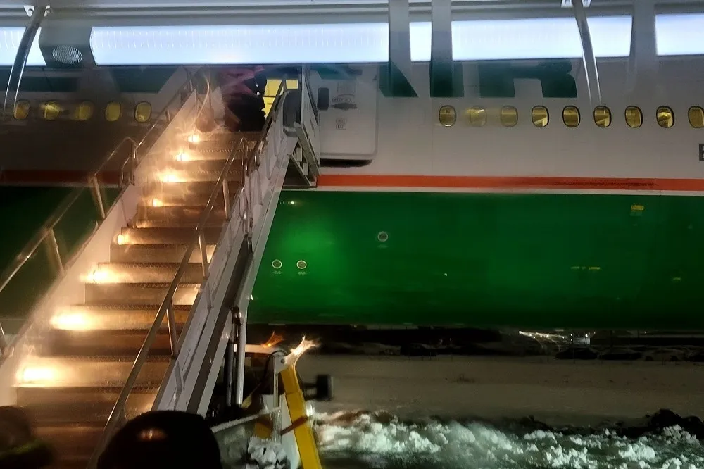  長榮客機降落溫哥華偏離跑道　乘客受困數小時後獲救