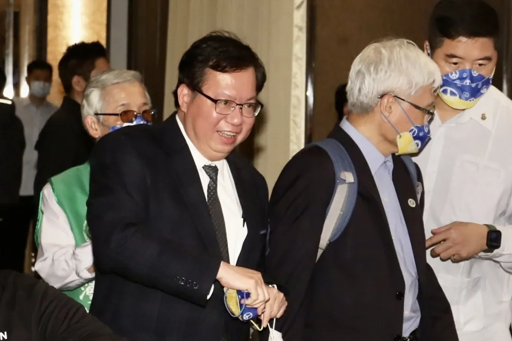 【不斷更新】鄭文燦論文抄襲遭台大撤銷碩士學位　今終於現身道歉