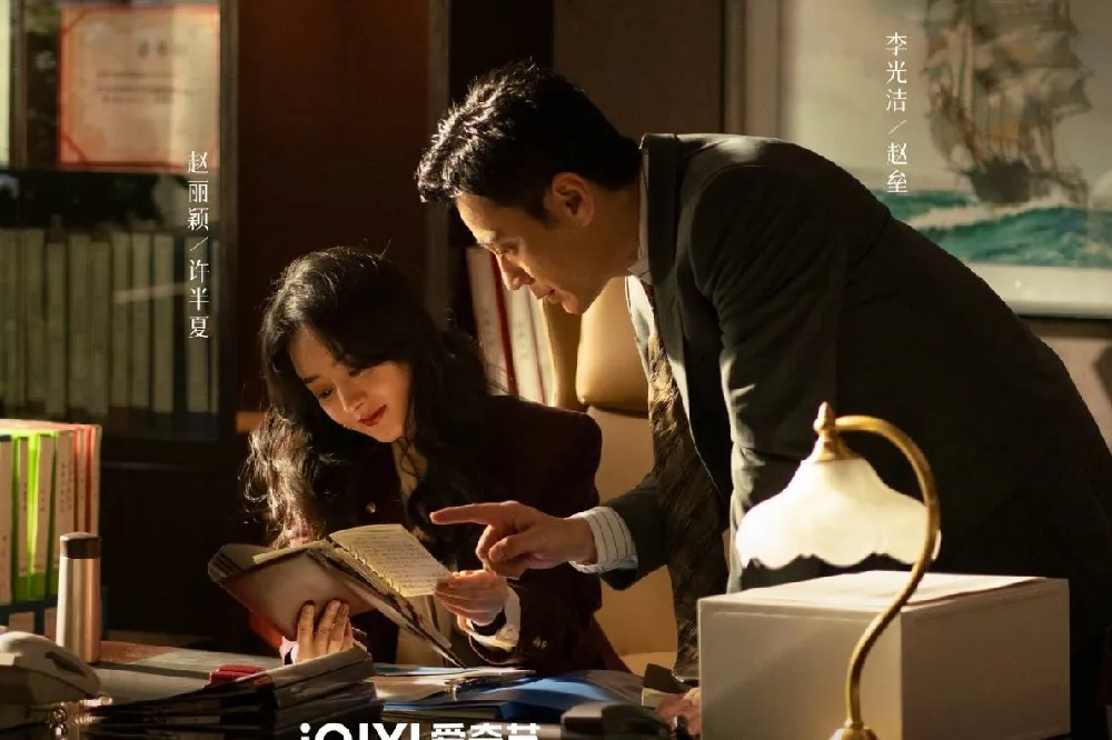 【熱播冠軍】趙麗穎、李光潔《風吹半夏》吻戲曝光　她雙腿夾他腰際埋首狂親掀全網高潮