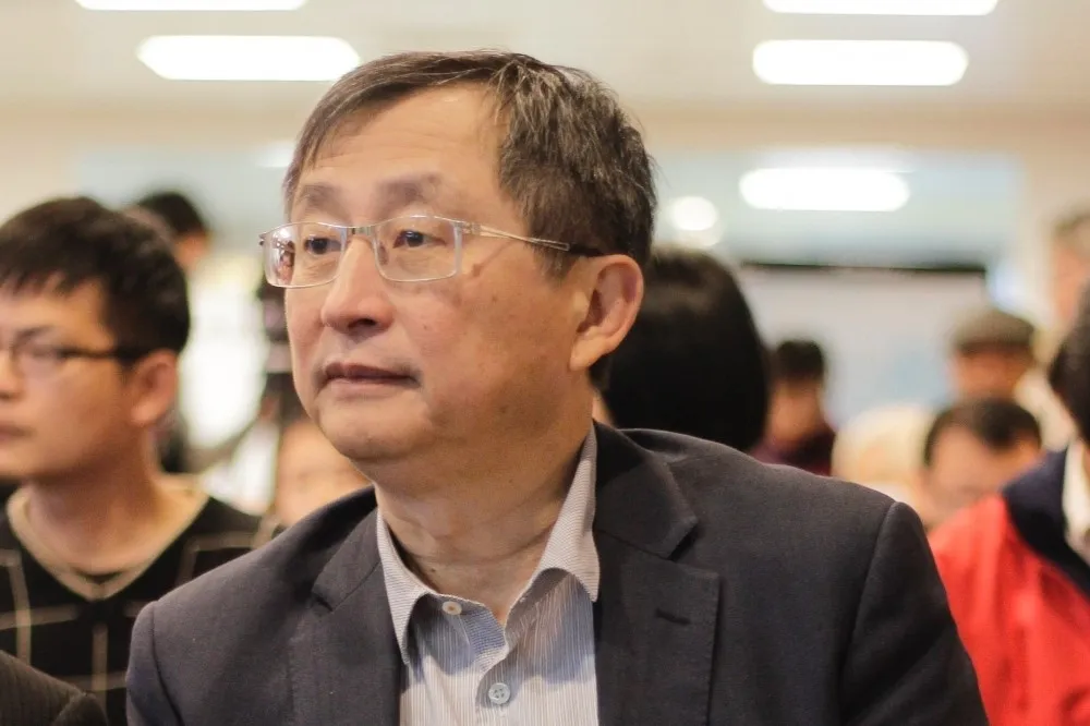 全國藥品政策會議紙上論壇（七）》新藥納健保給付困難　前衛生署副署長張鴻仁：建立學名藥支付制度、調漲保費