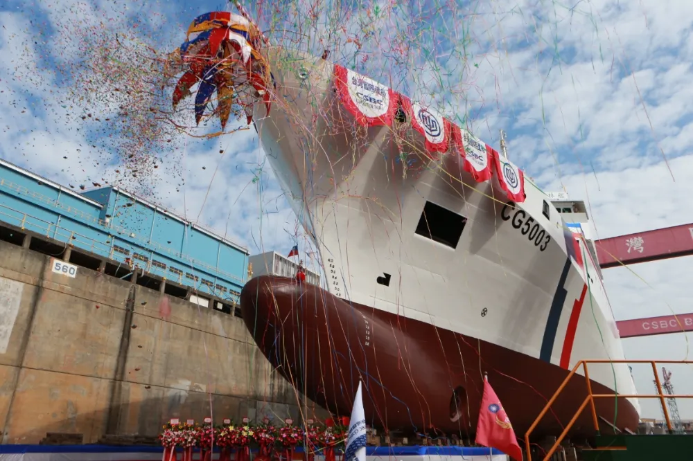 海巡署第3艘千噸巡防艦「雲林艦」今下水　具平戰轉換及醫療功能