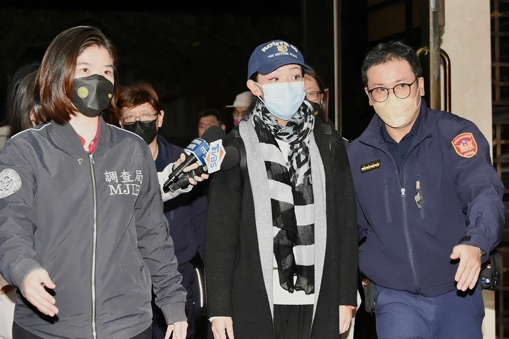 準新竹市長高虹安改列貪汙被告以60萬交保　男友李忠庭無保請回