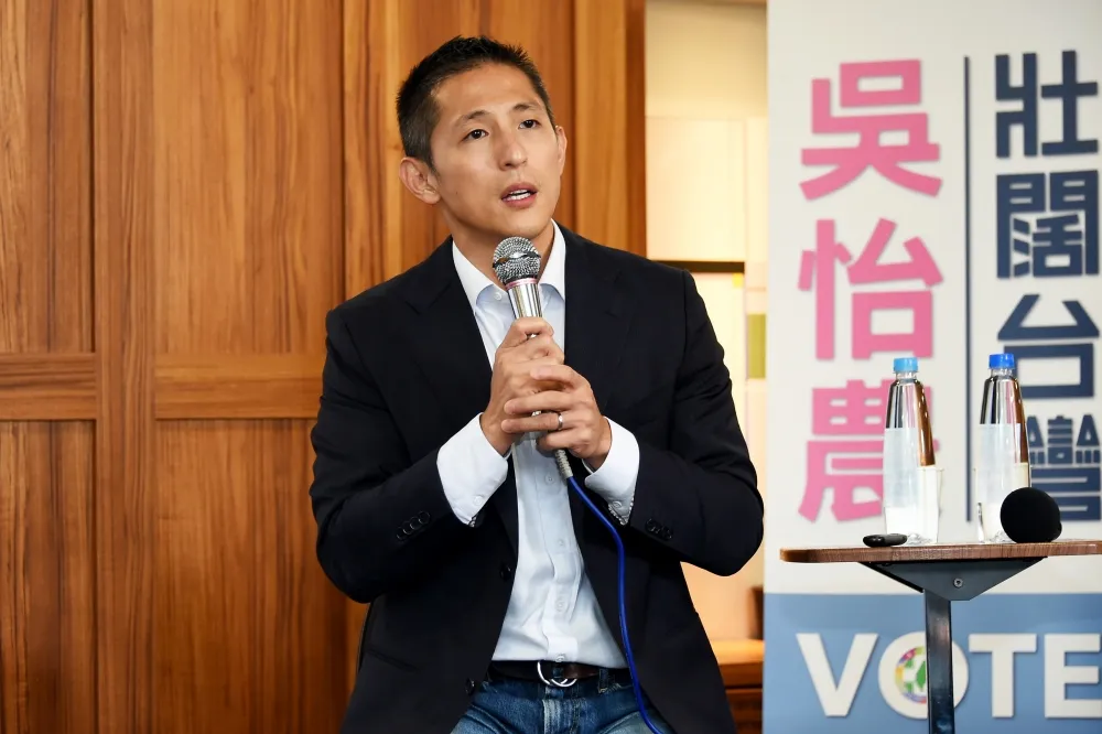 藍批「膿包」　吳怡農競辦質疑：不入流操作是朱立倫或黄健庭授意的嗎？