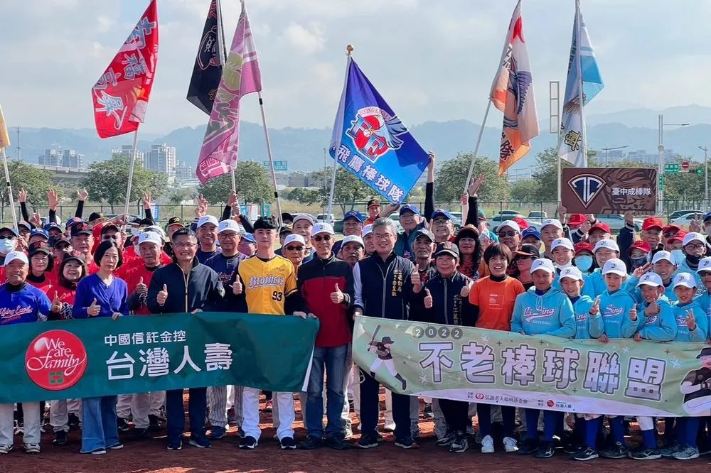 台中市推廣全民打棒球　9至88歲三代齊聚交流參賽