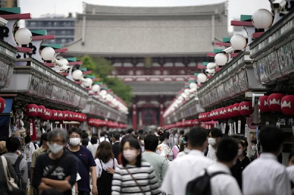 日本疫情升溫　東京新增確診逾2萬例8月以來首見