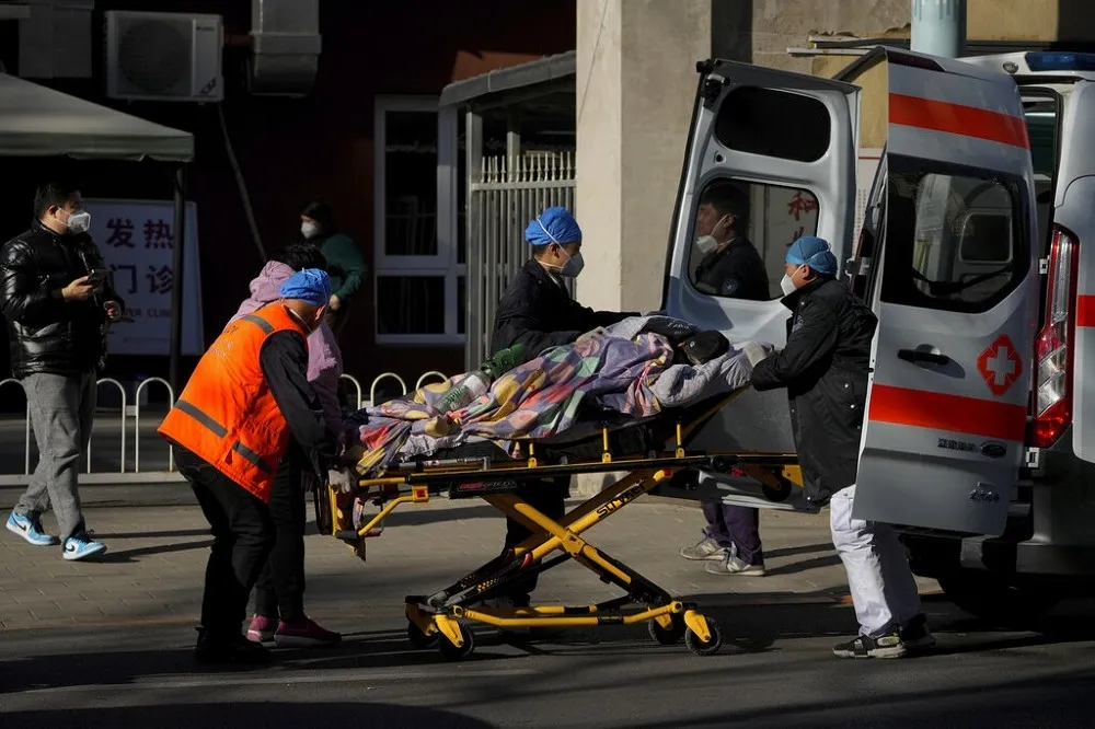中國防疫專家坦承國產疫苗難抗變異病毒株 　美擔憂中國染疫死亡人數激增