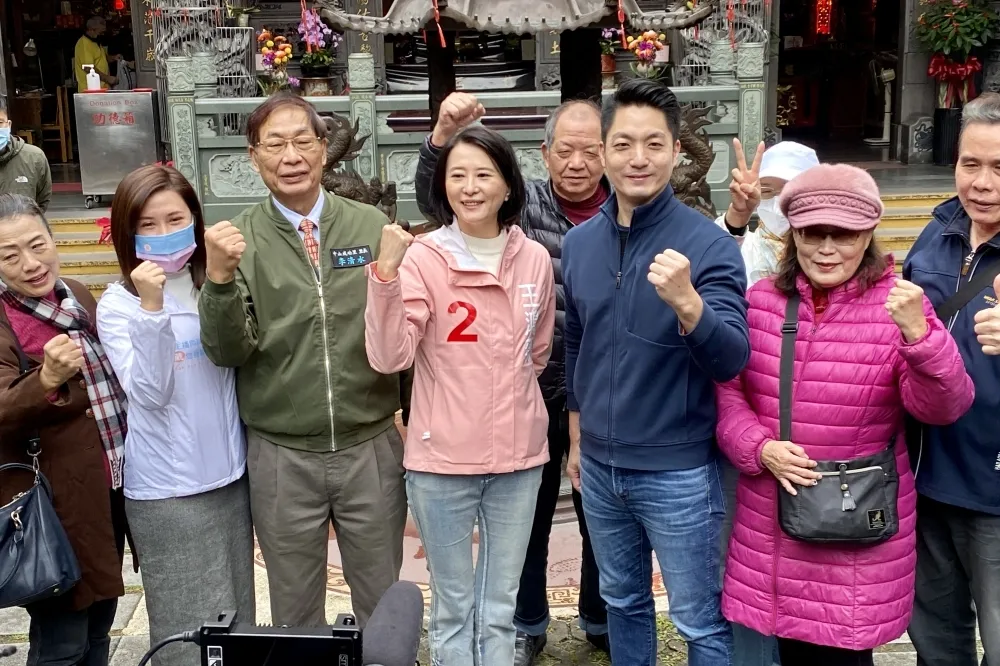 王鴻薇偕蔣萬安參拜宮廟　痛批民進黨選後不檢討反省「選民不會原諒」
