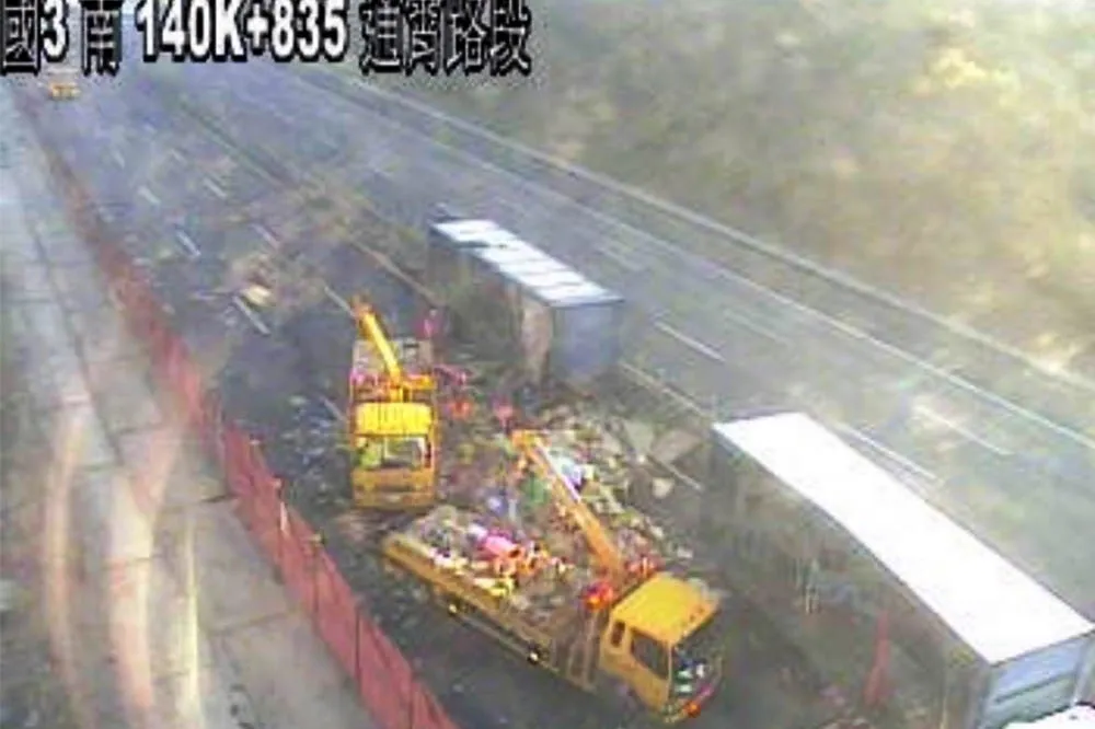 國道3號聯結車翻覆　通霄路段南向全線封閉