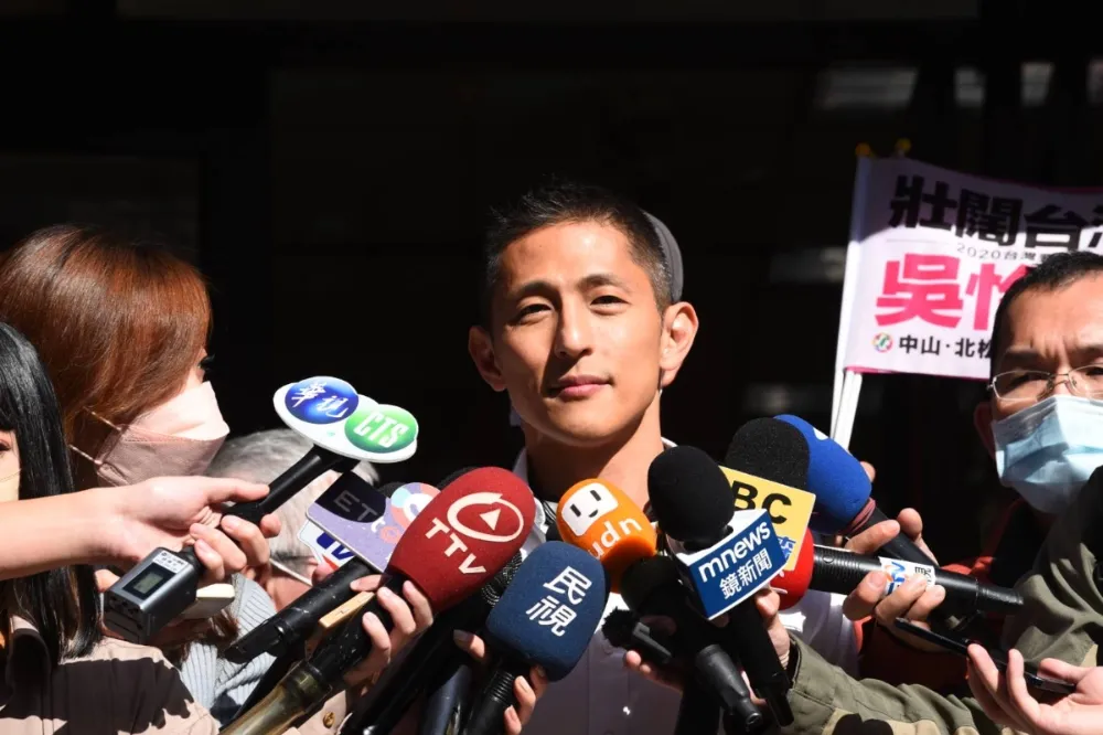 王鴻薇下戰帖辯論　吳怡農怒批對手「只有口水跟謾罵」