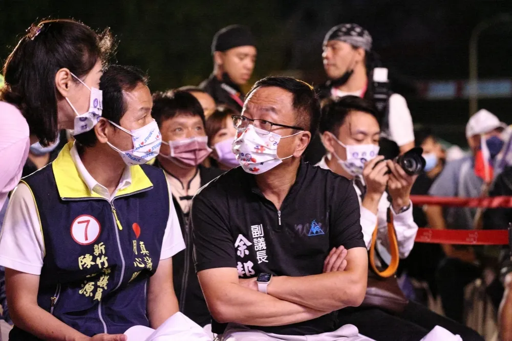 【竹市副議長之爭】藍營陳慶齡「相忍為黨」退選　余邦彥撤回退黨聲明再拚連任