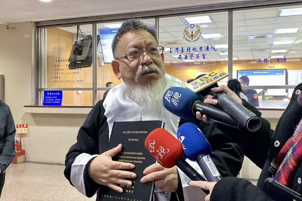 蔡英文論文案彭文正再度敗訴　律師張靜暴怒、民眾大罵「三字經」