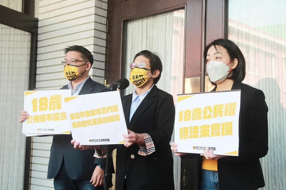 修憲行不由徑　文義豈容曲釋