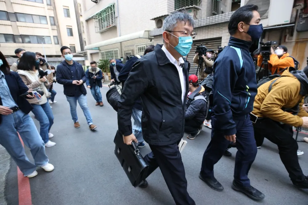 柯文哲重返台大醫院　上班第一天就被問「何時辦退休？」