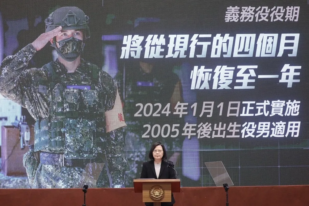 研議2年終定案！2024年起義務役恢復1年「薪資2.6萬」　蔡英文：困難決定無可逃避