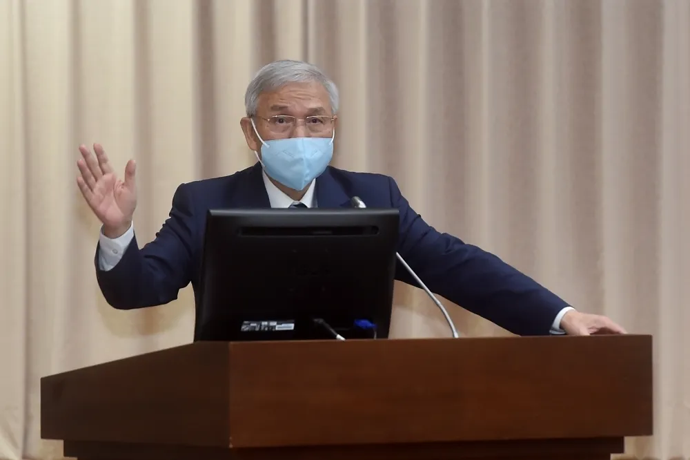 楊金龍續任央行總裁　任期延至2028年2月止