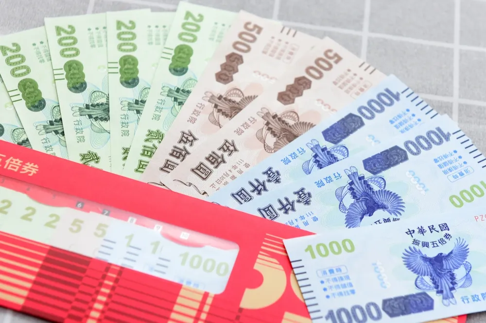 傳明年將發振興券　行政院：純屬臆測「尚無確定方案」