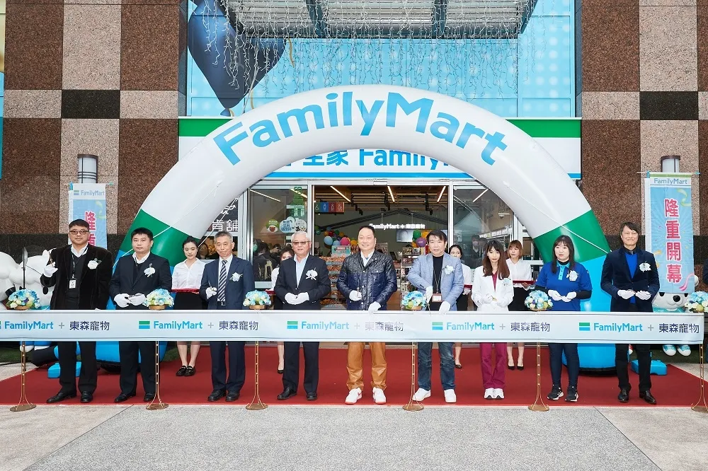 全台首家寵物店結合便利商店全新開幕　東森寵物X全家便利商店引爆OMO毛商機