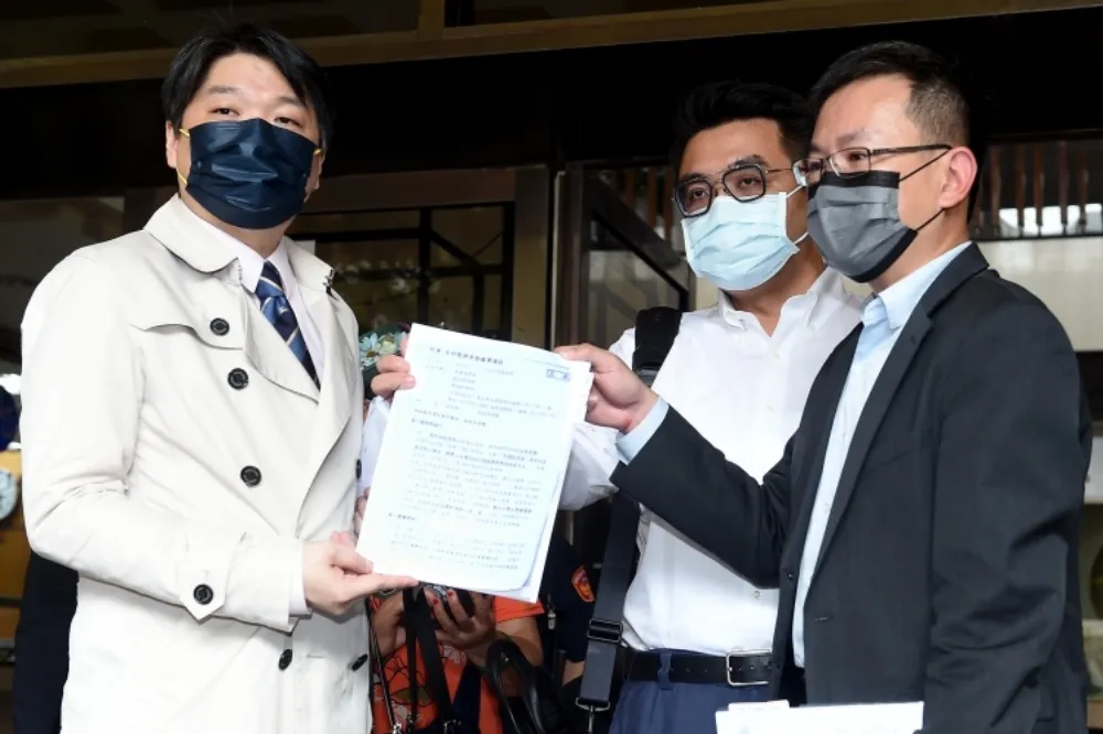 【林智堅論文抄襲案】余正煌再加告「誹謗」　插畫家謝立聖等30名網友也一併告