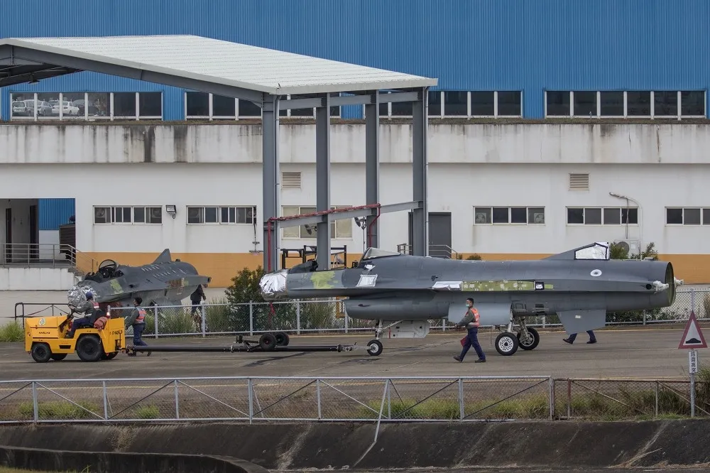 【獨家】國軍全球最後一架F-16 Blk 20戰機　今正式送入漢翔