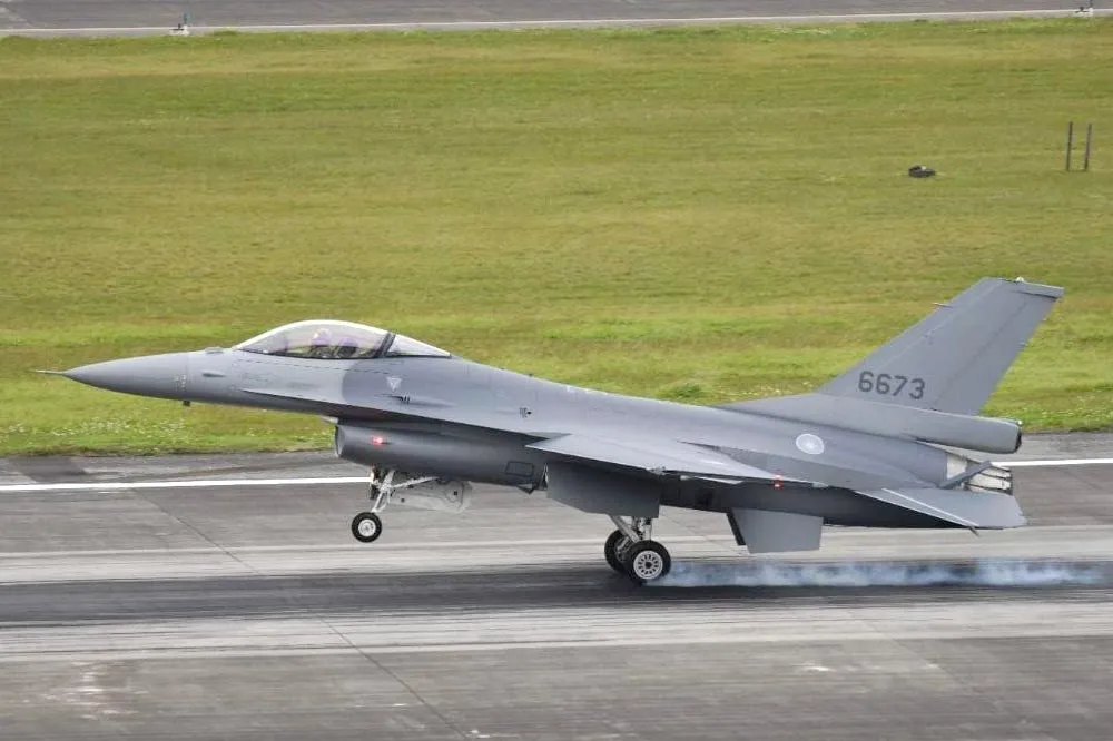 【獨家】國軍「鳳展專案」完成第一百架升級F-16AM戰機　30日下午返抵花蓮基地