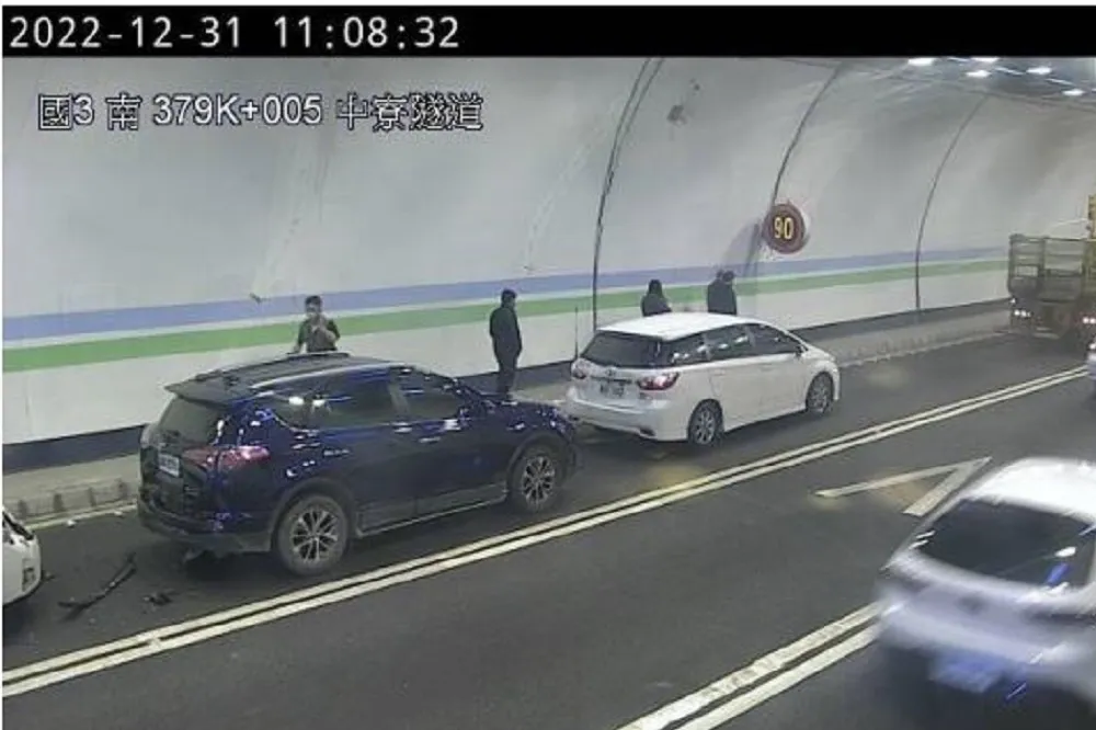【元旦連假車潮】國道3號6車連撞回堵6公里　國5擠爆預估連塞11小時