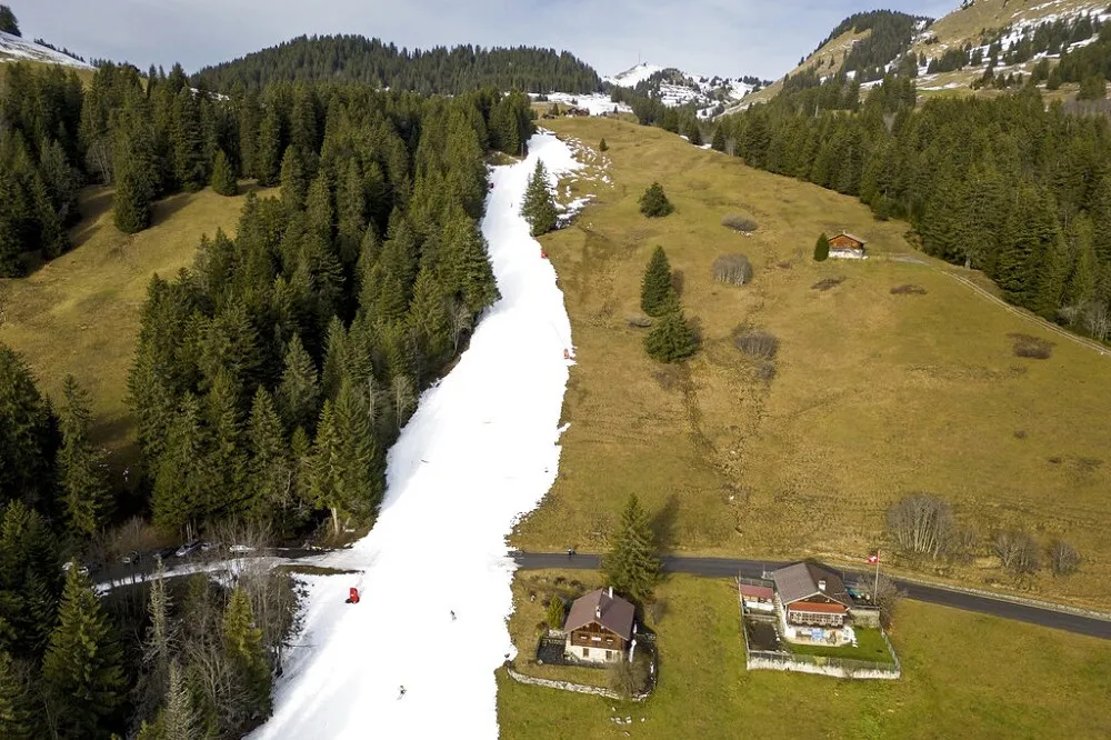 【有片】歐洲氣候異常　阿爾卑斯山面臨無雪可滑窘境