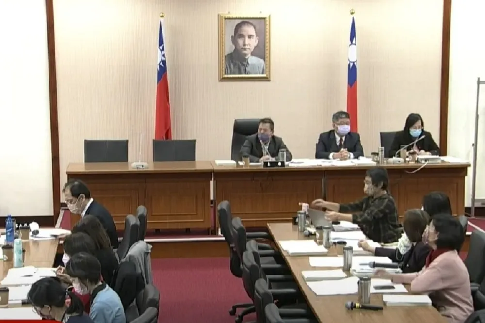 《菸害防制法》修正草案國健署180度轉彎　協商卡在「加熱器」怎麼管