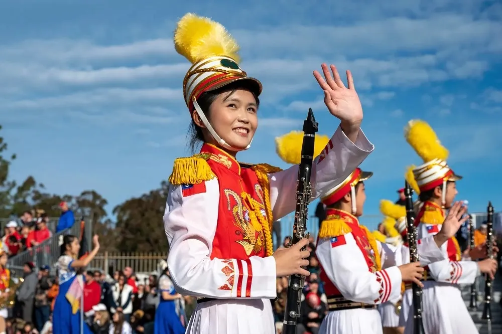 北一女樂旗儀隊赴美表演　燦笑照片獲英國衛報評為最佳照片