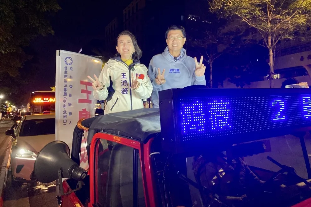 謝龍介合體王鴻薇掃街拜票　喊話送王進立院清查台南弊案