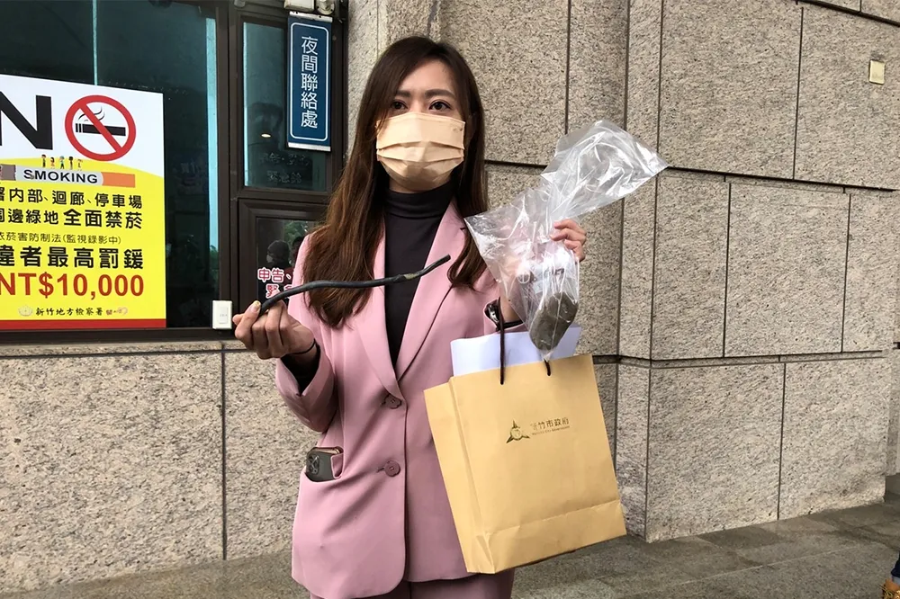 【徹查片】新竹市府質疑棒球場「工地主任」拔廢電線滅證　今送交證物調查