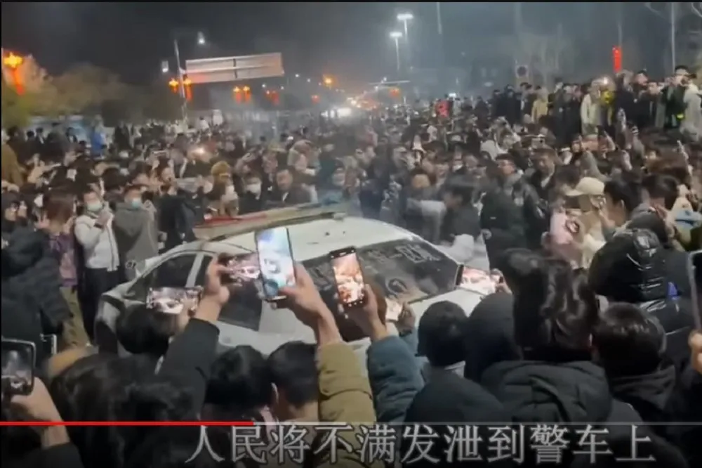 從白紙到煙花：中國在世道大變的前夜