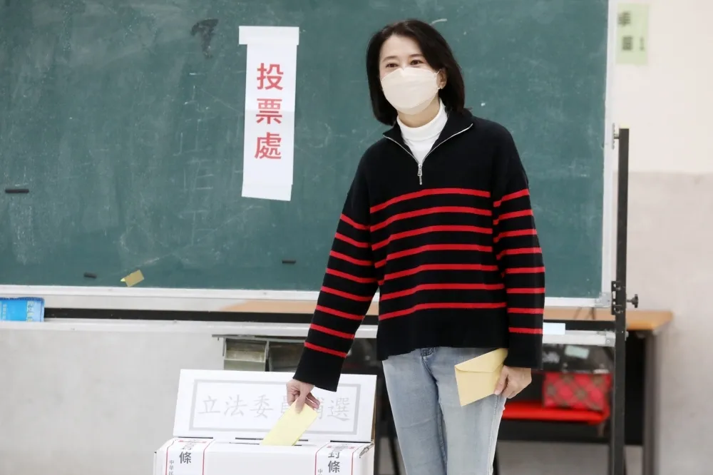 王鴻薇可領2次選舉補助　管碧玲擬提案設「落跑條款」