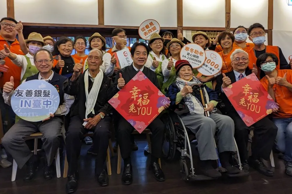 賴清德副總統寒冬助老拜早年　親煮年菜陪伴獨居弱勢長輩圍爐