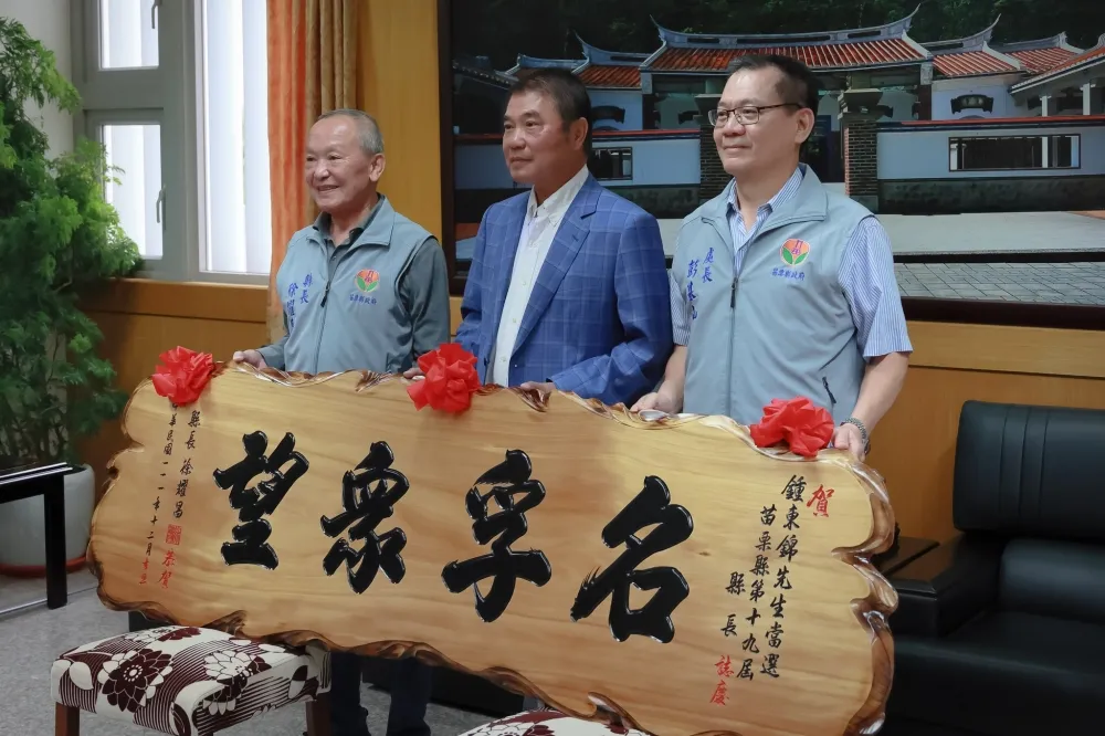 藍營考紀會開除張峻等11名議員　徐耀昌幫鍾東錦站台今暫緩撤銷黨籍