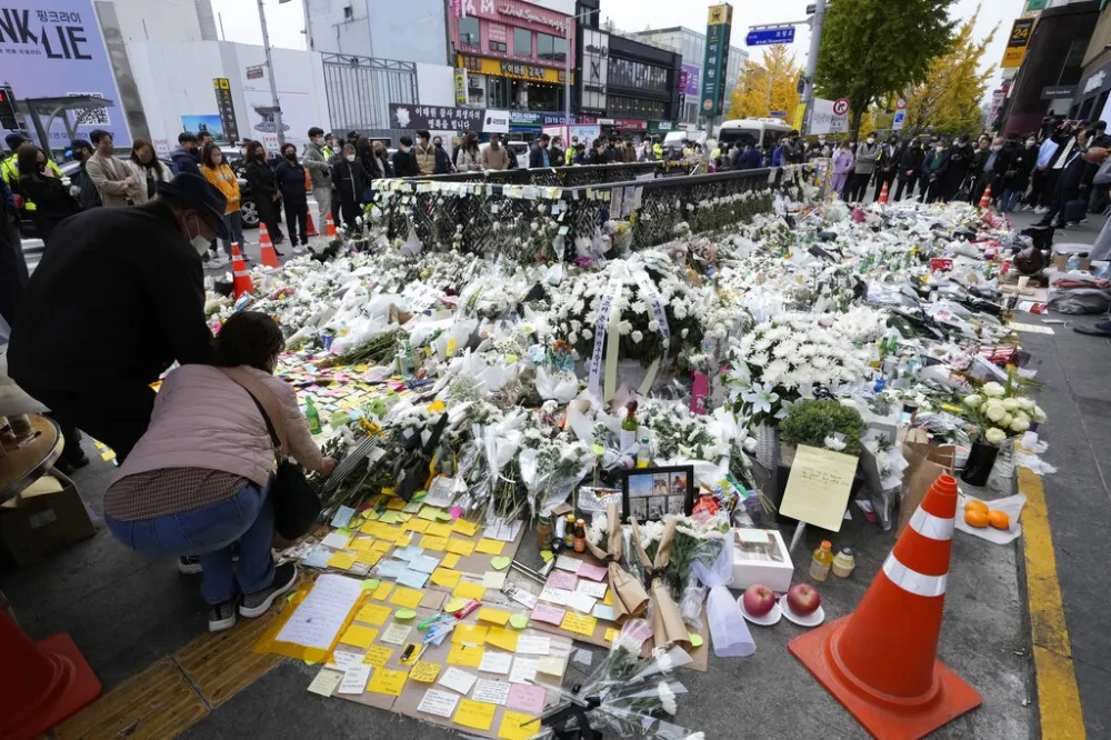 【159死慘案】梨泰院踩踏事故調查報告出爐　高官免責遭罹難者家屬怒斥「蜥蜴斷尾求生」