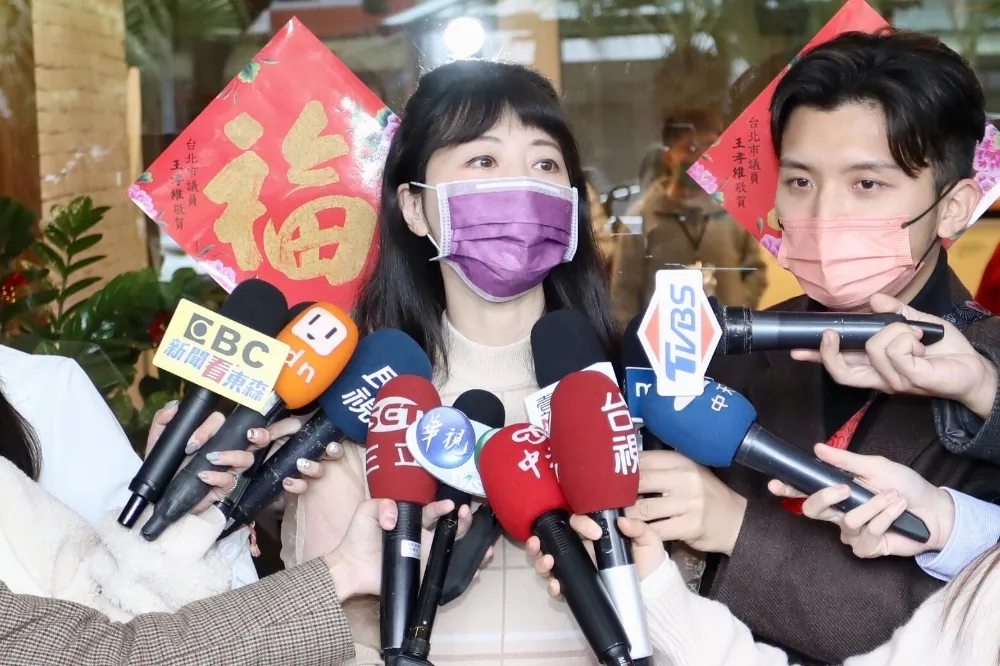 遭黨員嗆「唱歌難聽、妳沒票了」　高嘉瑜無懼抵制風暴繼續唱「心花開」