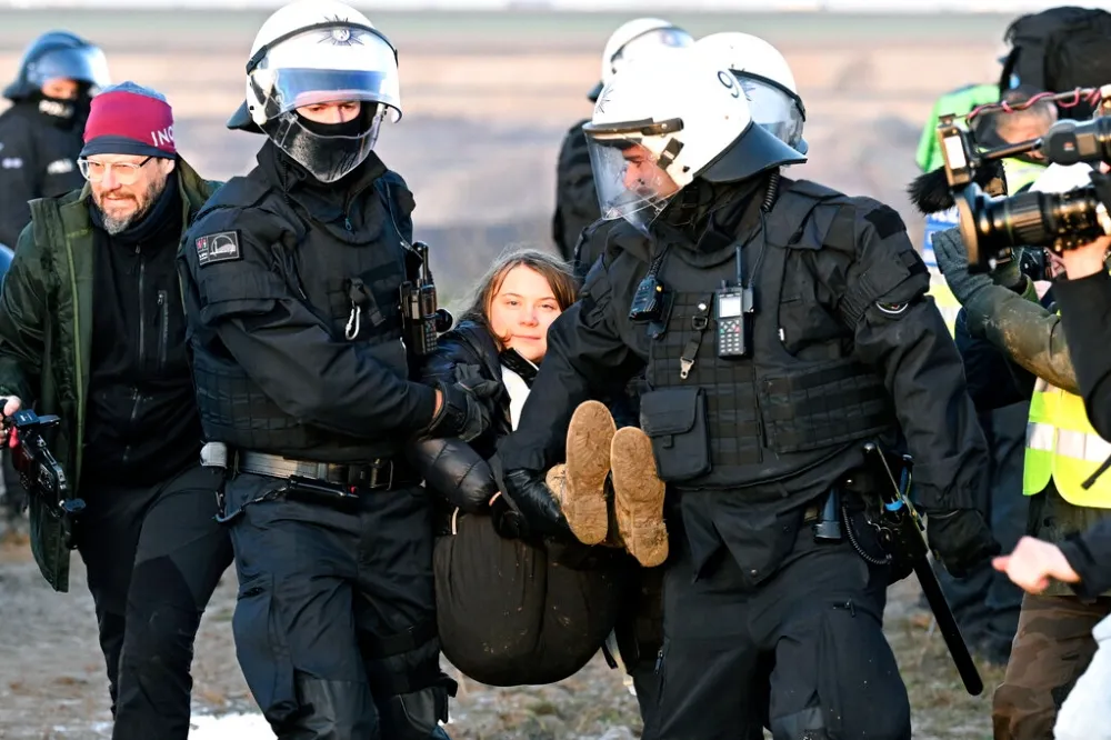 聲援德國反煤、反強拆行動　瑞典環保少女童貝里短暫遭警方拘留