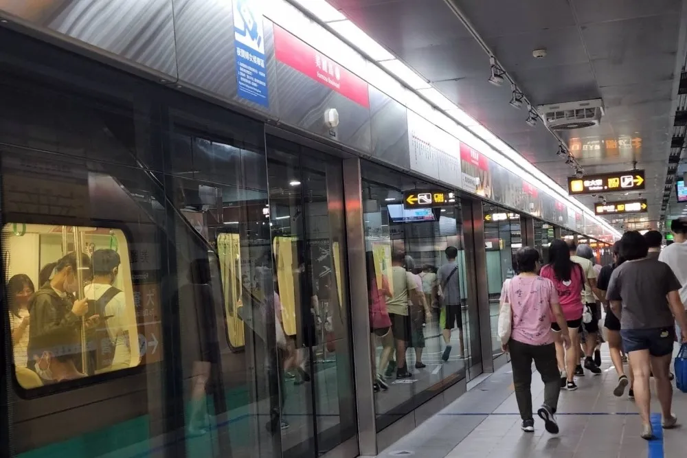 高捷+輕軌小年夜起縮短班距　尖峰時刻4至10分鐘一班車