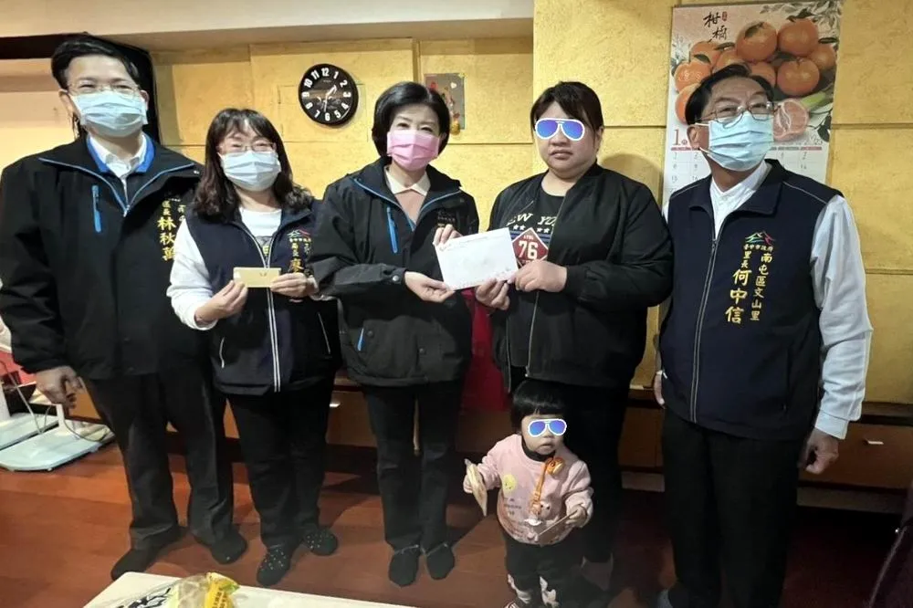 溫馨快遞32年愛不止息  台中市副市長王育敏關懷9口之家