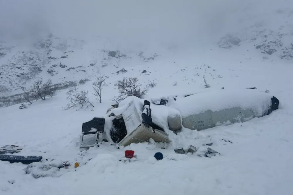 【有片】西藏公路隧道雪崩　至少8人罹難