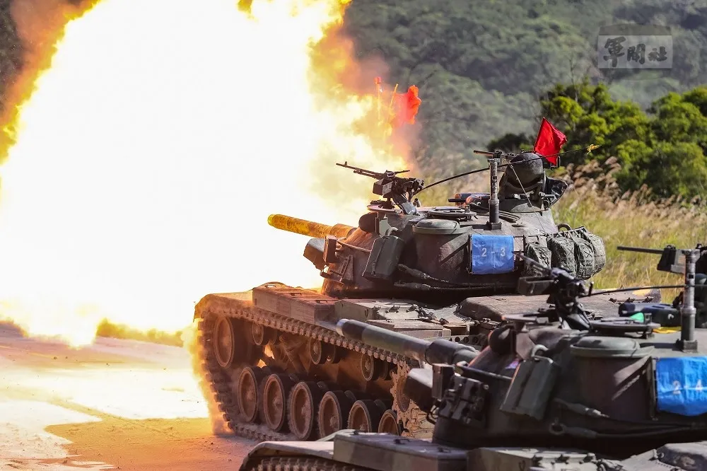【震撼片】超壯觀！國軍裝甲542旅戰力射擊　戰車、迫砲、裝甲車砲聲隆隆