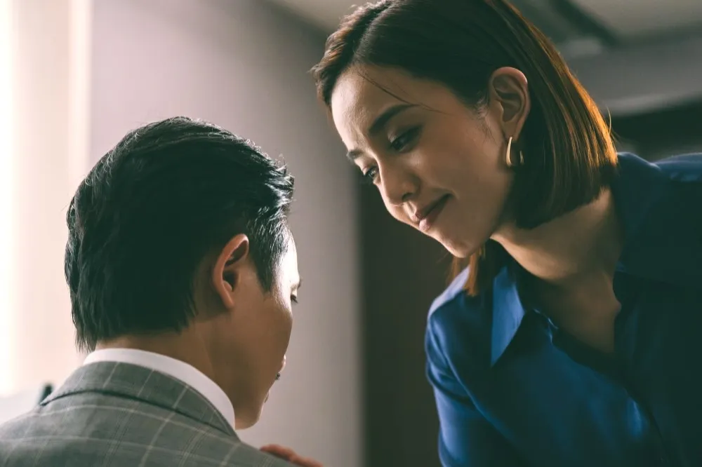 陳庭妮《最佳利益》新一季首演律師玩心機　她與邱凱偉上演兄妹鬩牆對峙場面激烈