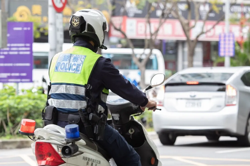 警追捕蛇行賓士連開3槍　誤擊殺後座乘客被依過失致死起訴