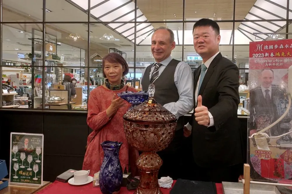 麥森水晶雕刻大展　大師路茲．賀夫疫後三年首度現身