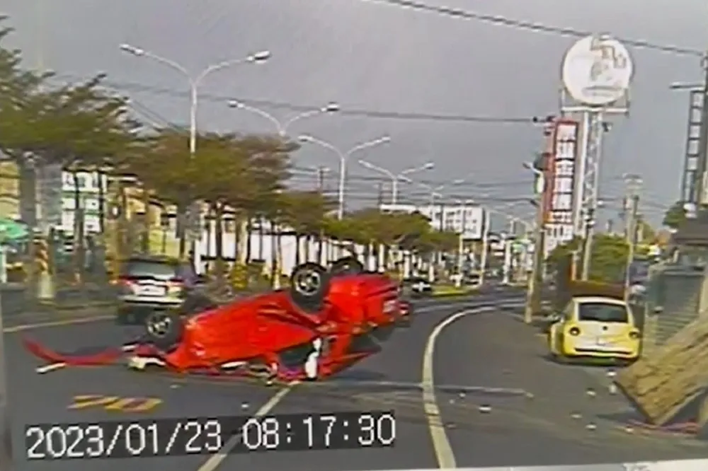 【悲慟片】29歲暖男警遭毒駕男高速撞飛10多公尺後不治　300同僚淚送道別