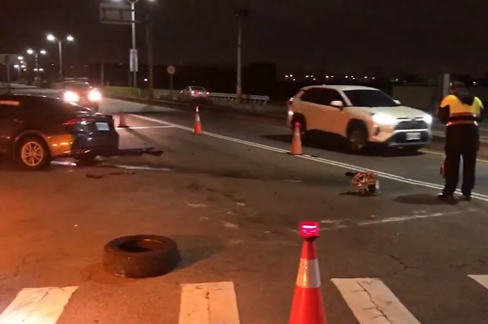 行人地獄！小六男童晚間過馬路回家　卻遭小客車直接撞飛傷重不治